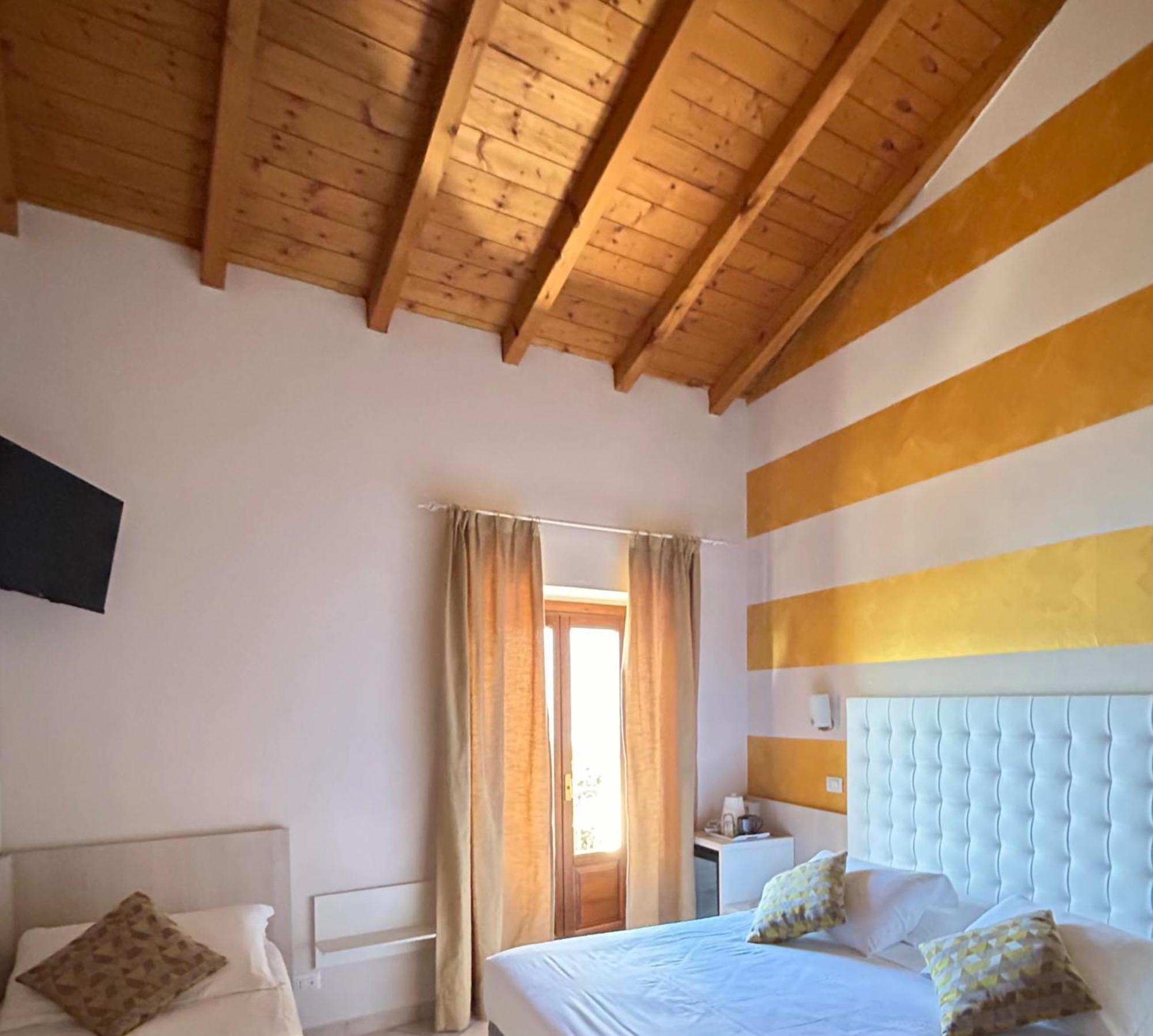 ורבאניה Albergo Pesce D'Oro מראה חיצוני תמונה