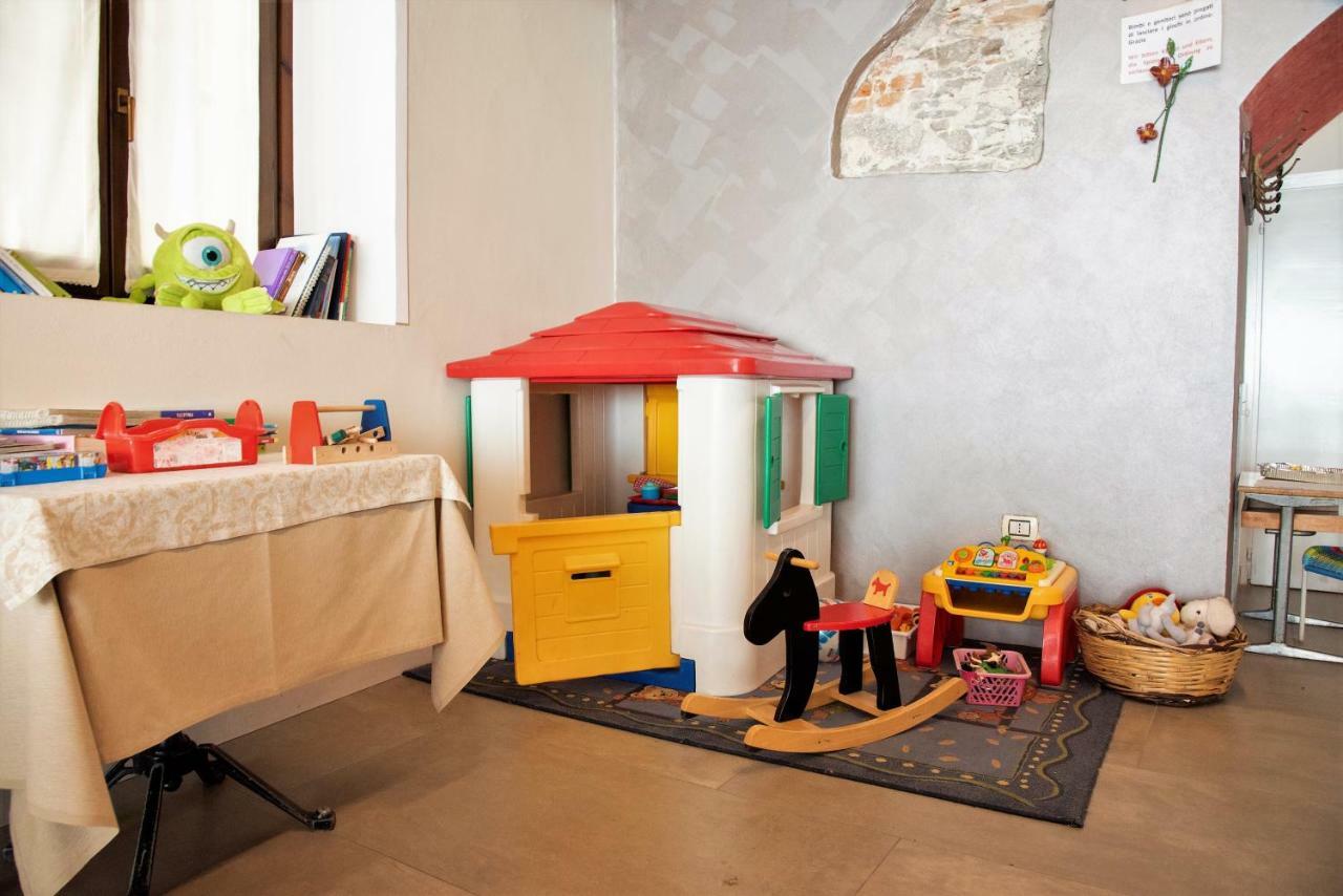 ורבאניה Albergo Pesce D'Oro מראה חיצוני תמונה